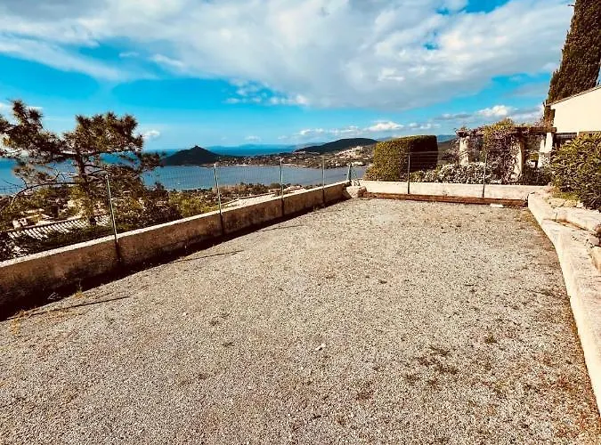 Bastidon Pour 6 Personnes Vu Mediterranee Ref Plein Soleil Saint-Raphaël