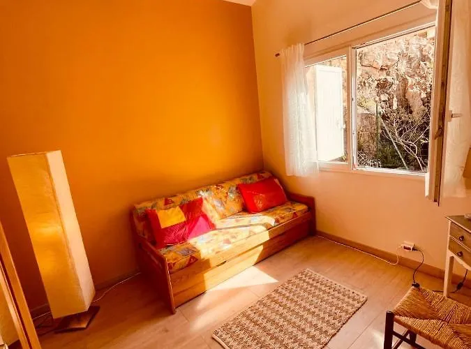 Bastidon Pour 6 Personnes Vu Mediterranee Ref Plein Soleil * Saint-Raphaël