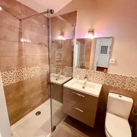 Bastidon Pour 6 Personnes Vu Mediterranee Ref Plein Soleil Saint-Raphael (Var)