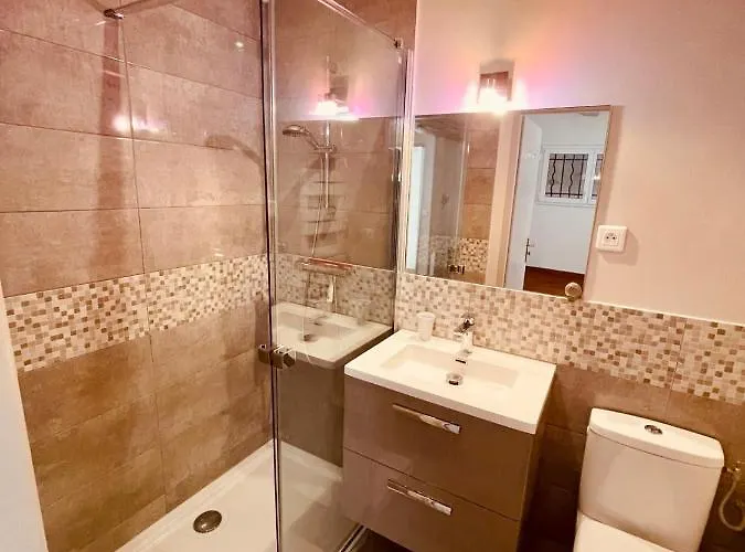 Bastidon Pour 6 Personnes Vu Mediterranee Ref Plein Soleil Saint-Raphaël